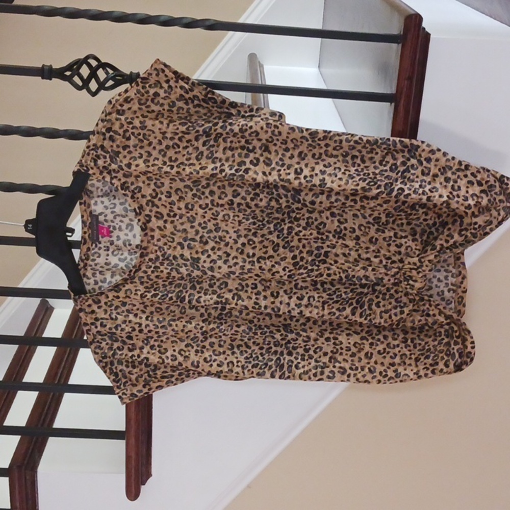 Vince Camuto animal print. Size XL.